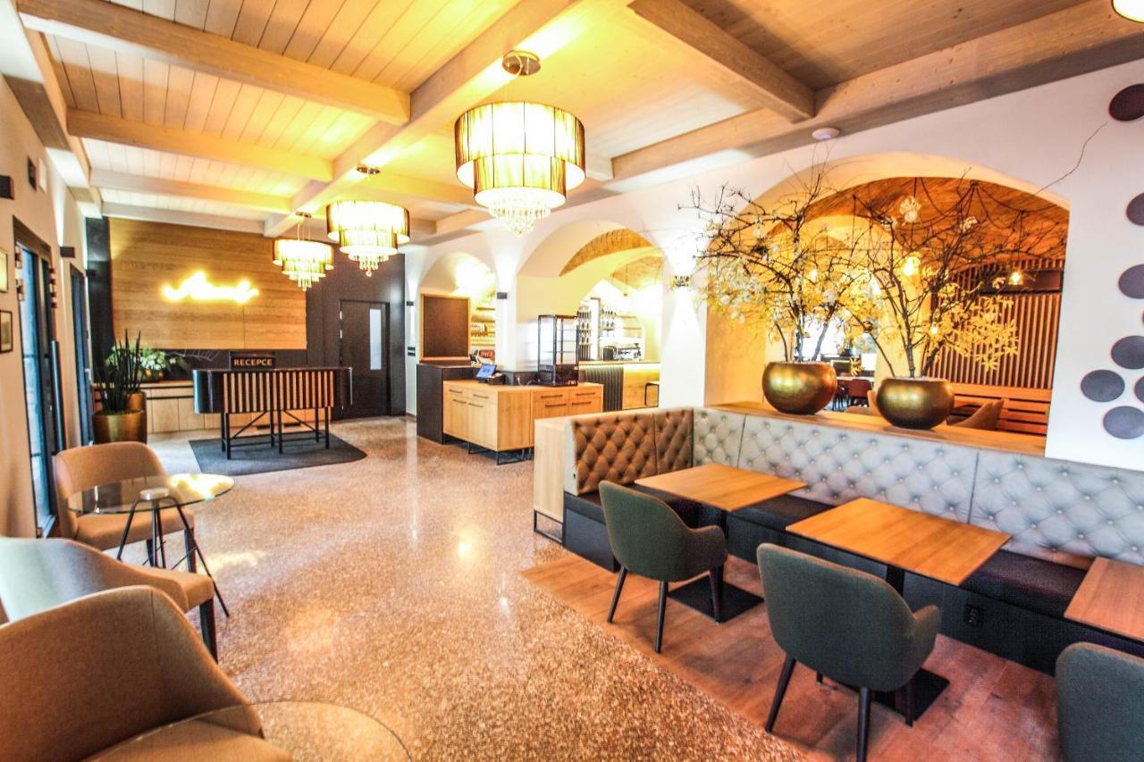 Hotel Mariel ซนอยโม ภายนอก รูปภาพ