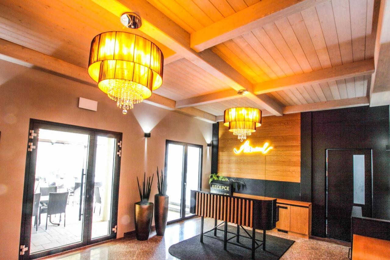 Hotel Mariel ซนอยโม ภายนอก รูปภาพ