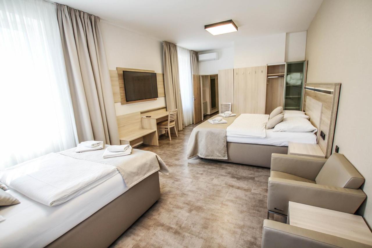 Hotel Mariel ซนอยโม ภายนอก รูปภาพ