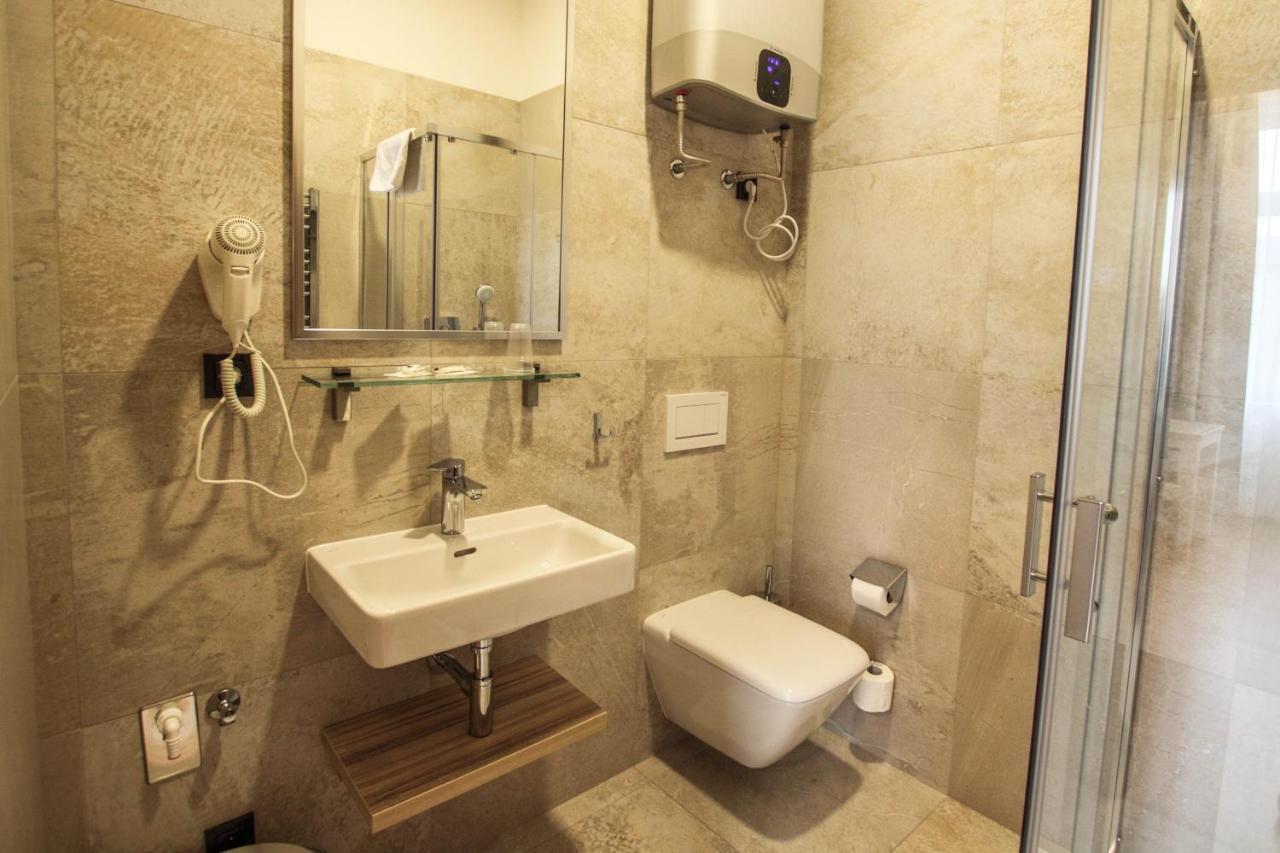 Hotel Mariel ซนอยโม ภายนอก รูปภาพ
