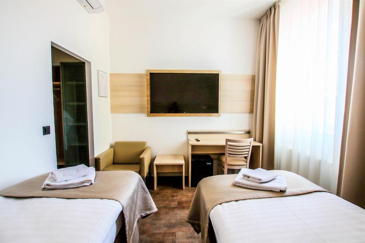 Hotel Mariel ซนอยโม ภายนอก รูปภาพ